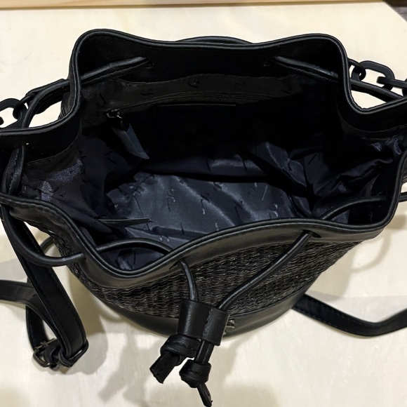 Vera Wang Black Woven Shoulder Bag - Picture 3 of 6
